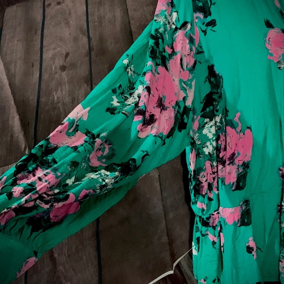 Dressy top - Picture 2 of 3